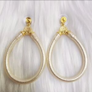 Budha Budha All Weathers Womens Earrings . Color Cream